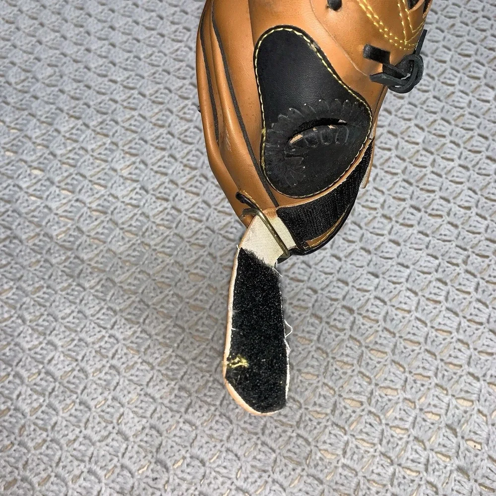 MacGregor Leather Laced Right Hand Throw 95170 10‎ Inch T Usa Ball Glove Young